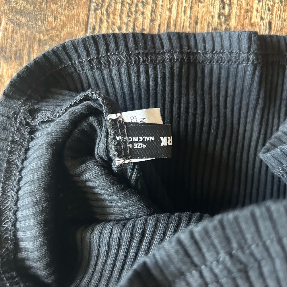 Gray Ribbed Zip-Up Crop Top - Picture 2 of 3